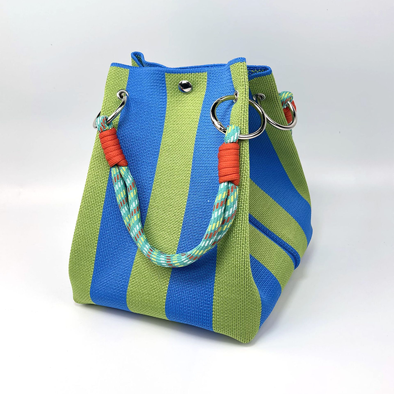 👜✨ 50% RABATT NU! Stickad hinkväska – eleganta ränder, rymlig & perfekt för semestern 🌊👒